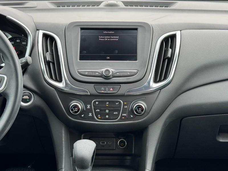 Chevrolet Equinox Vehicle Full-screen Gallery Image 13