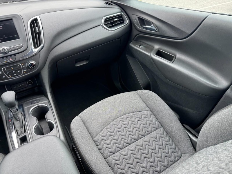Chevrolet Equinox Vehicle Full-screen Gallery Image 15