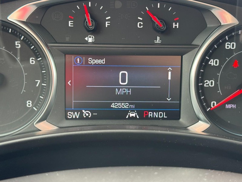 Chevrolet Equinox Vehicle Full-screen Gallery Image 18