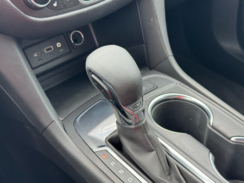 Chevrolet Equinox Vehicle Full-screen Gallery Image 19