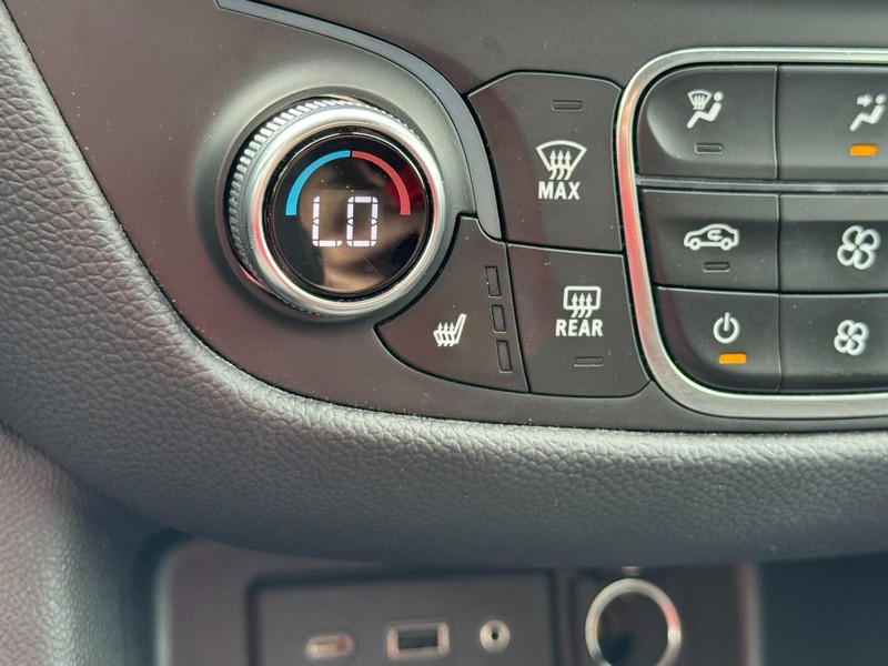 Chevrolet Equinox Vehicle Full-screen Gallery Image 20