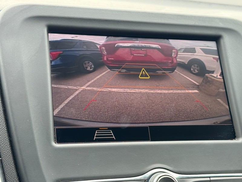 Chevrolet Equinox Vehicle Full-screen Gallery Image 21