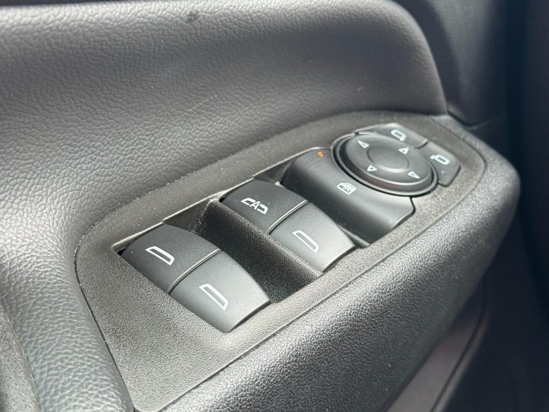 Chevrolet Equinox Vehicle Full-screen Gallery Image 22