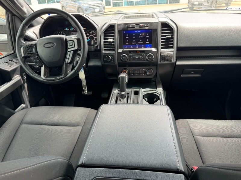 Ford F-150 Vehicle Full-screen Gallery Image 11