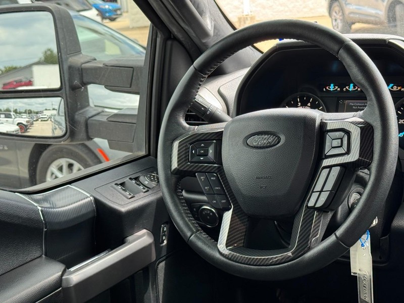 Ford F-150 Vehicle Full-screen Gallery Image 12