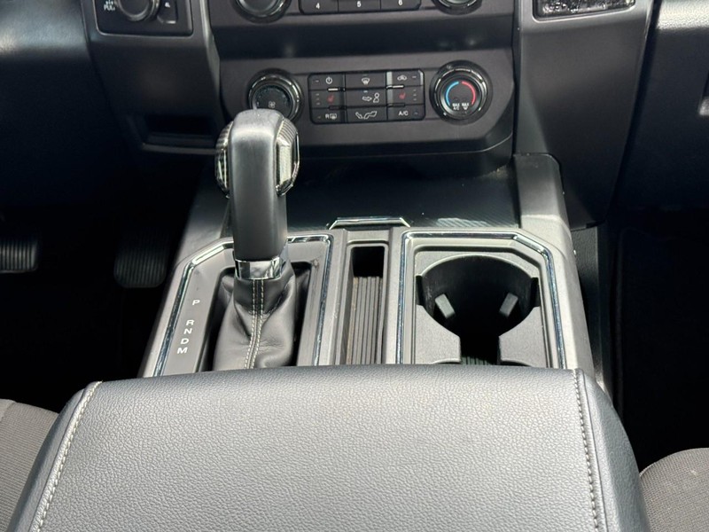 Ford F-150 Vehicle Full-screen Gallery Image 14