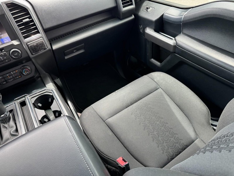 Ford F-150 Vehicle Full-screen Gallery Image 15