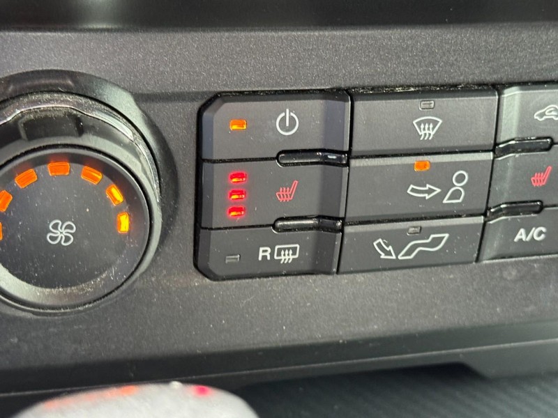 Ford F-150 Vehicle Full-screen Gallery Image 19