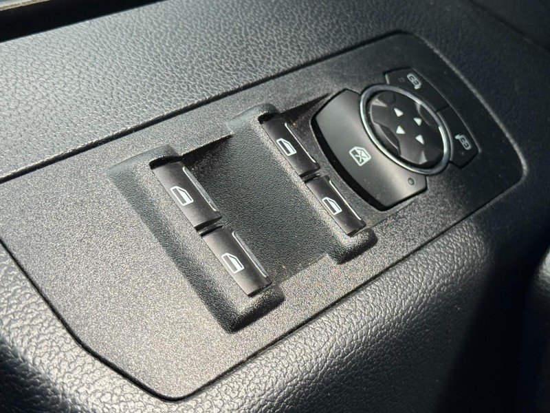 Ford F-150 Vehicle Full-screen Gallery Image 22