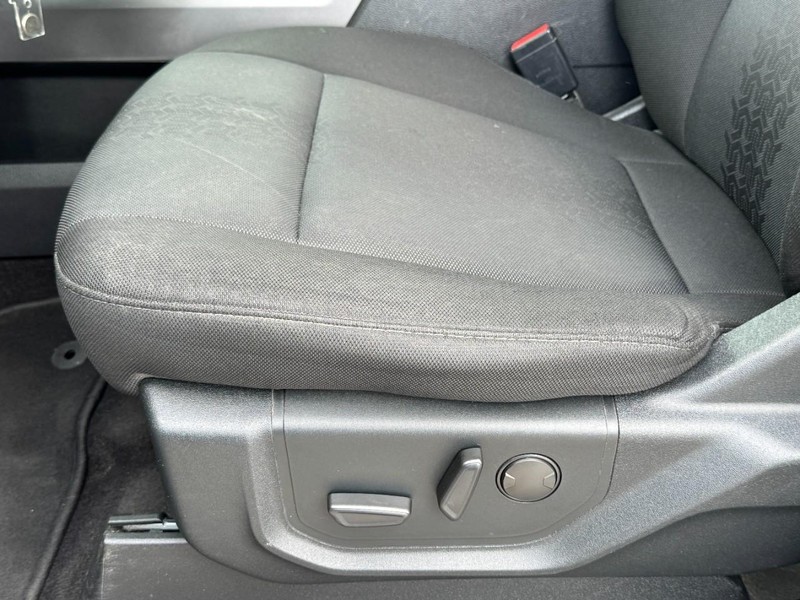 Ford F-150 Vehicle Full-screen Gallery Image 23