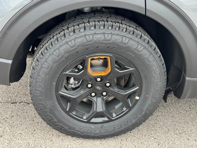 Ford Explorer Vehicle Image 04