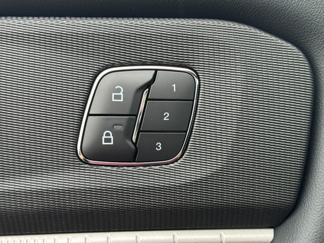 Ford Explorer Vehicle Image 11