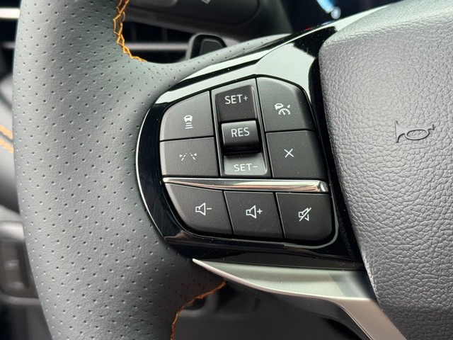 Ford Explorer Vehicle Image 12