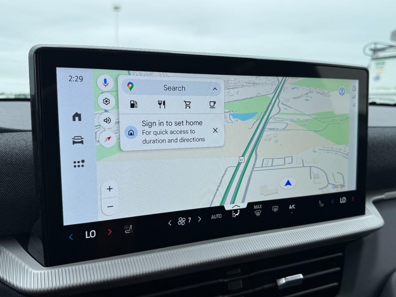 Ford Explorer Vehicle Full-screen Gallery Image 16