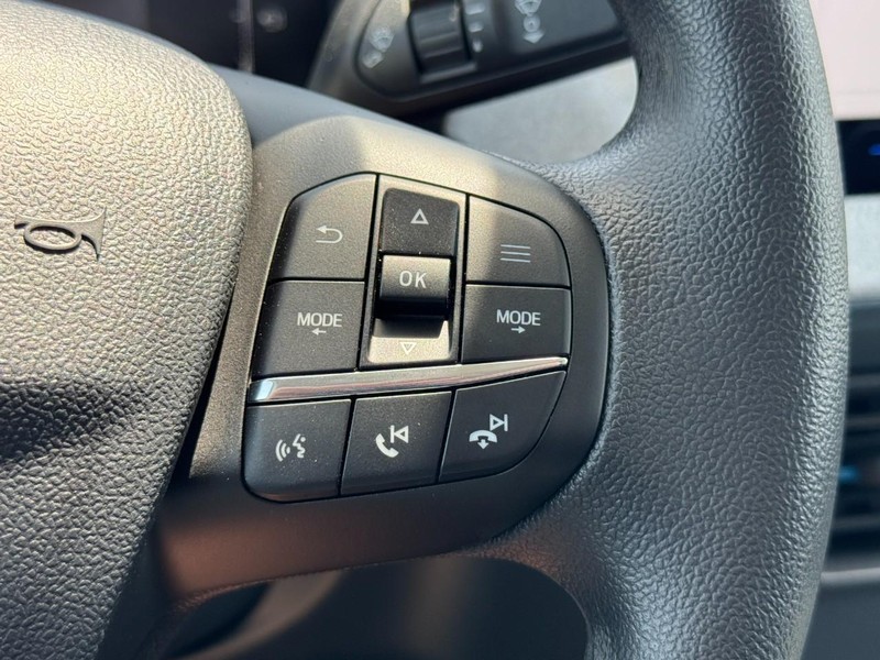 Ford Maverick Vehicle Image 11