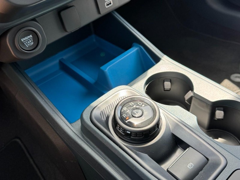 Ford Maverick Vehicle Image 12