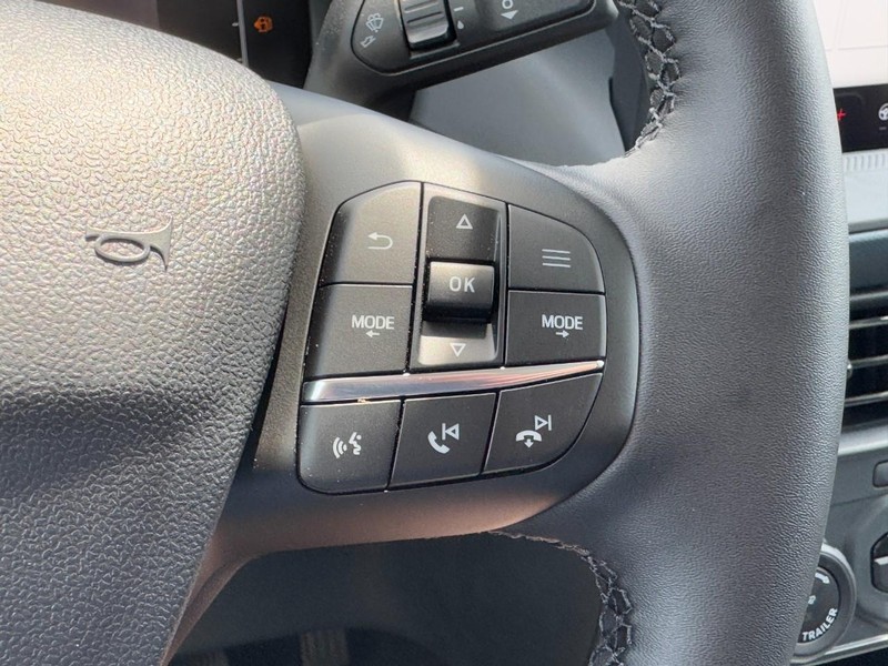 Ford Maverick Vehicle Image 11