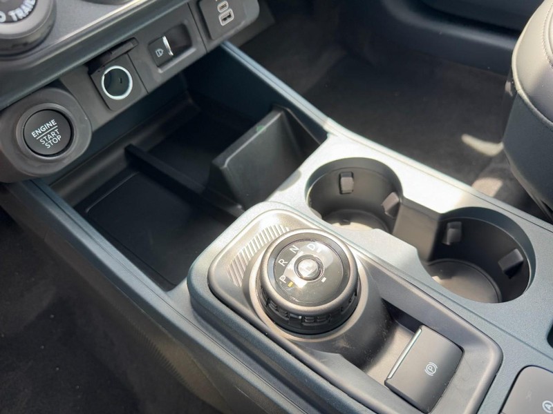 Ford Maverick Vehicle Image 12