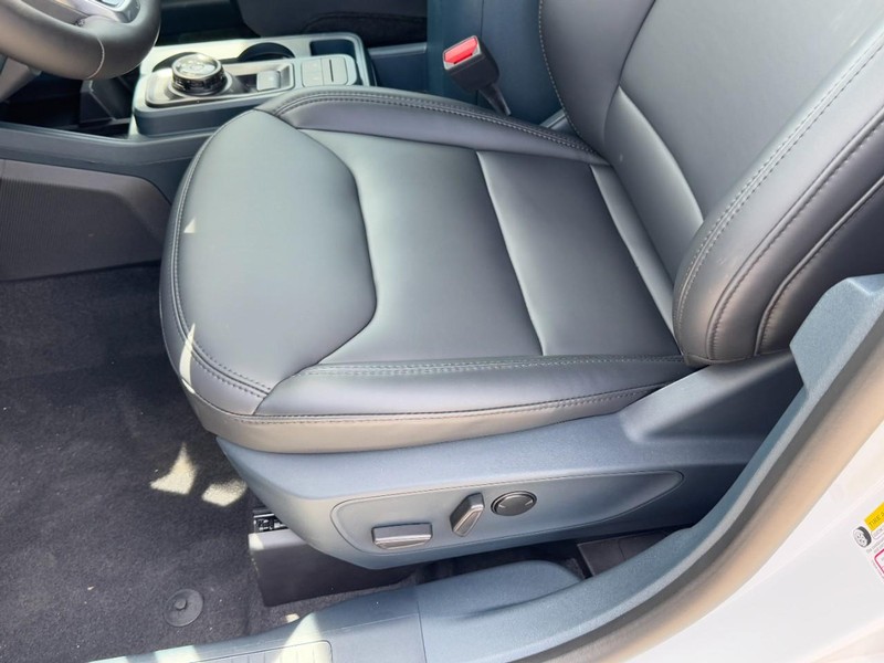 Ford Maverick Vehicle Image 15