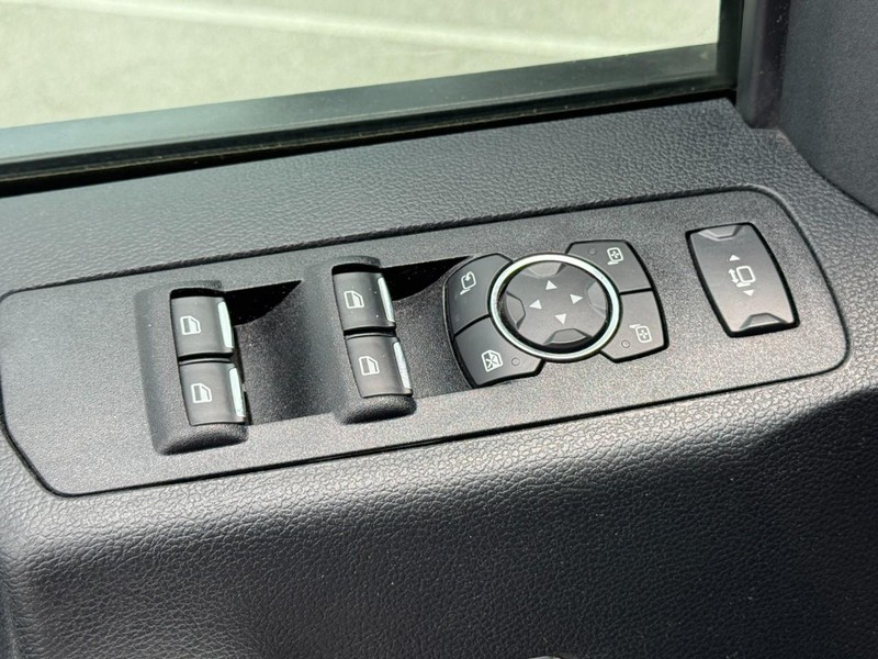 Ford Super Duty F-250 SRW Vehicle Image 23