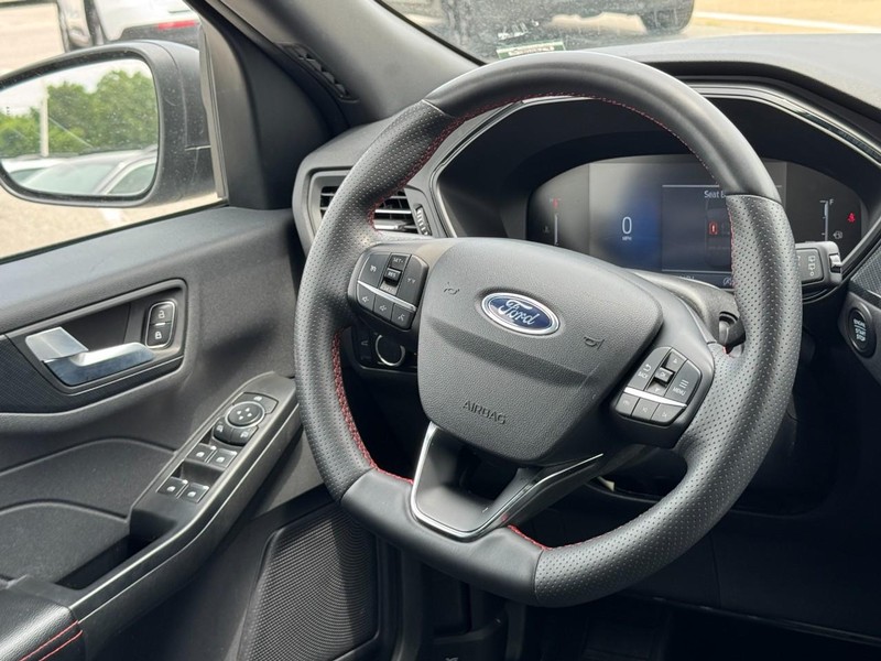 Ford Escape Vehicle Image 12