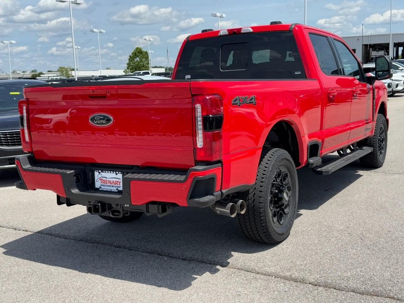 Ford Super Duty F-250 SRW Vehicle Full-screen Gallery Image 3