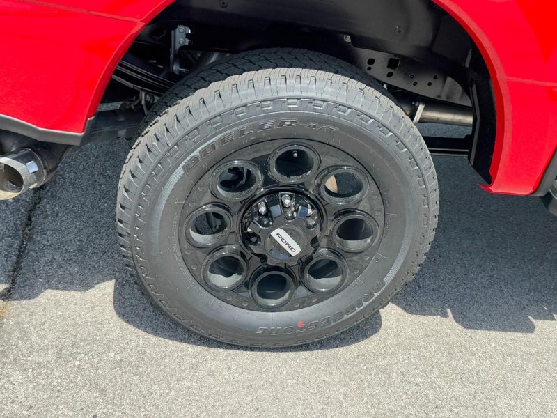 Ford Super Duty F-250 SRW Vehicle Full-screen Gallery Image 4