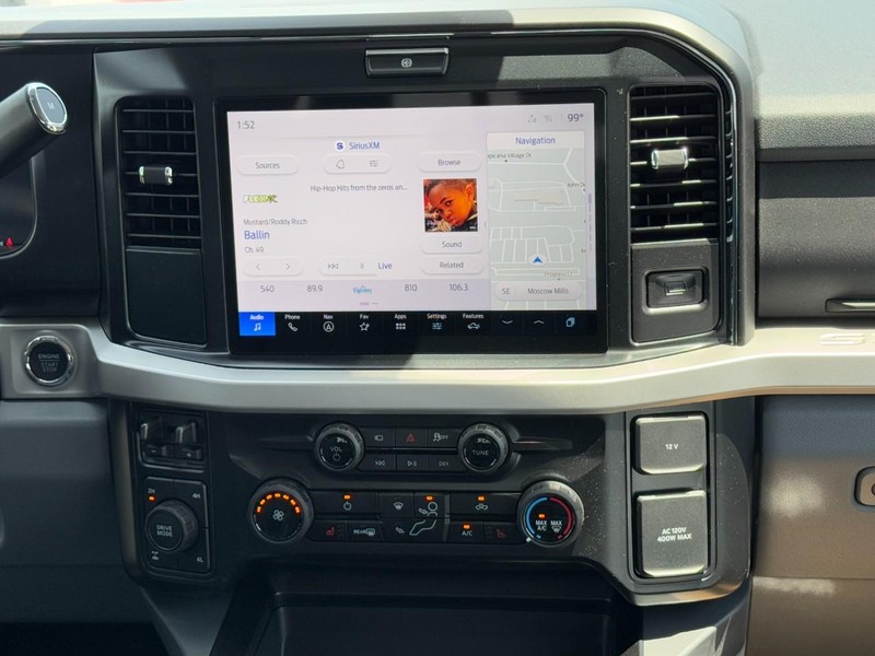 Ford Super Duty F-250 SRW Vehicle Full-screen Gallery Image 8