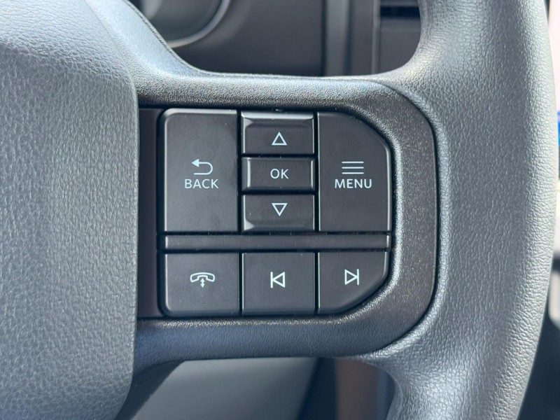 Ford Super Duty F-250 SRW Vehicle Full-screen Gallery Image 11