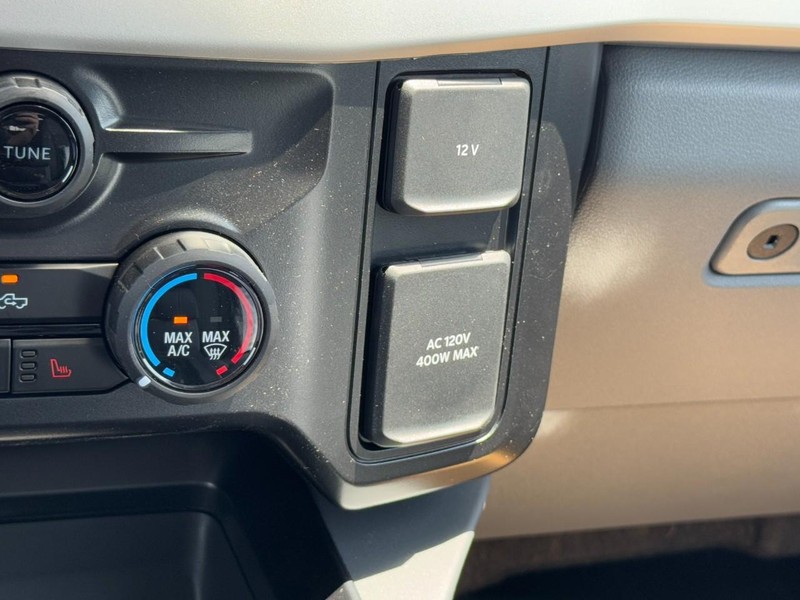 Ford Super Duty F-250 SRW Vehicle Full-screen Gallery Image 12