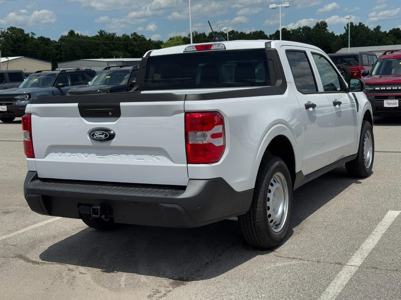 Ford Maverick Vehicle Full-screen Gallery Image 3