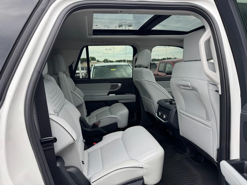 Ford Expedition Max Vehicle Image 10