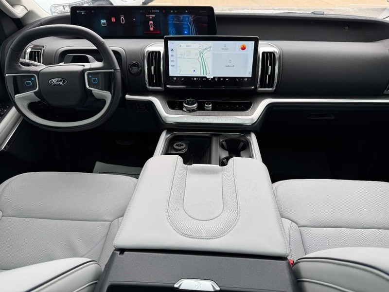 Ford Expedition Max Vehicle Image 12