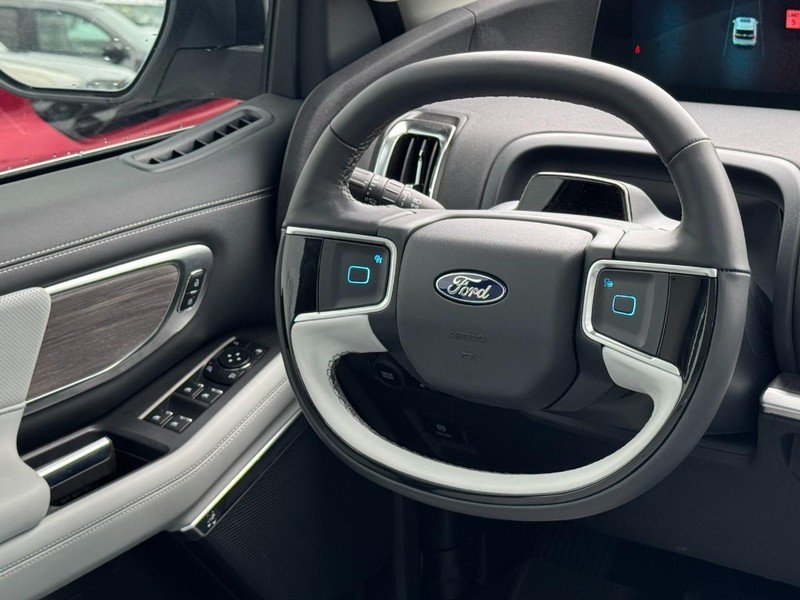 Ford Expedition Max Vehicle Image 13