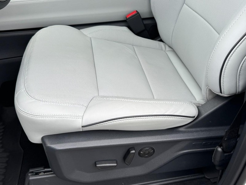 Ford Expedition Max Vehicle Image 24
