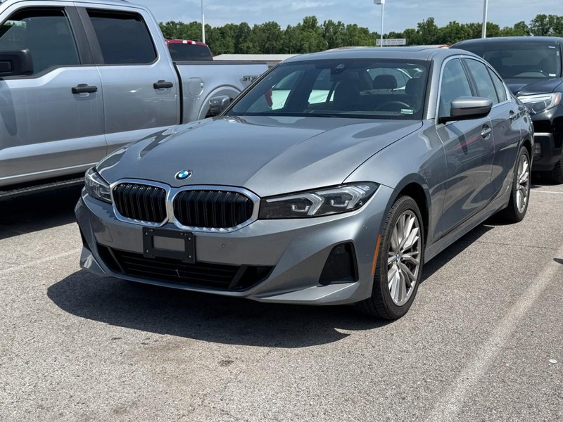 BMW 3 Series Vehicle Full-screen Gallery Image 02
