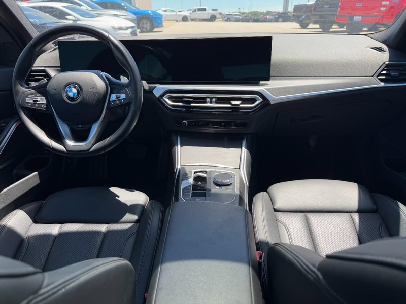 BMW 3 Series Vehicle Image 12