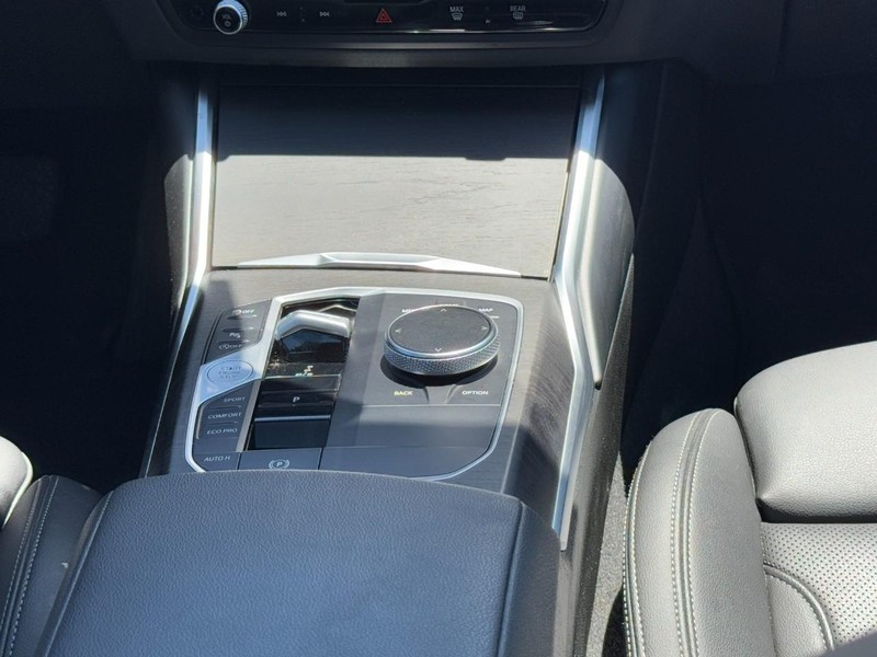 BMW 3 Series Vehicle Image 15