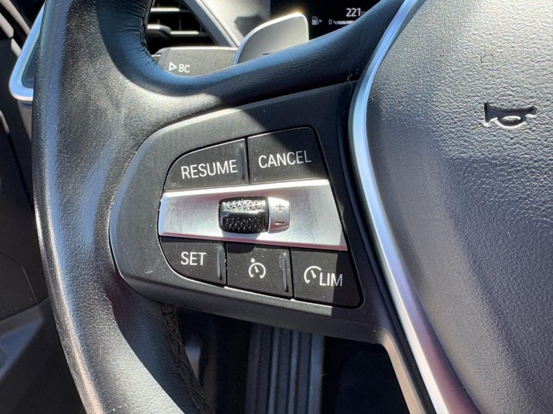 BMW 3 Series Vehicle Image 18