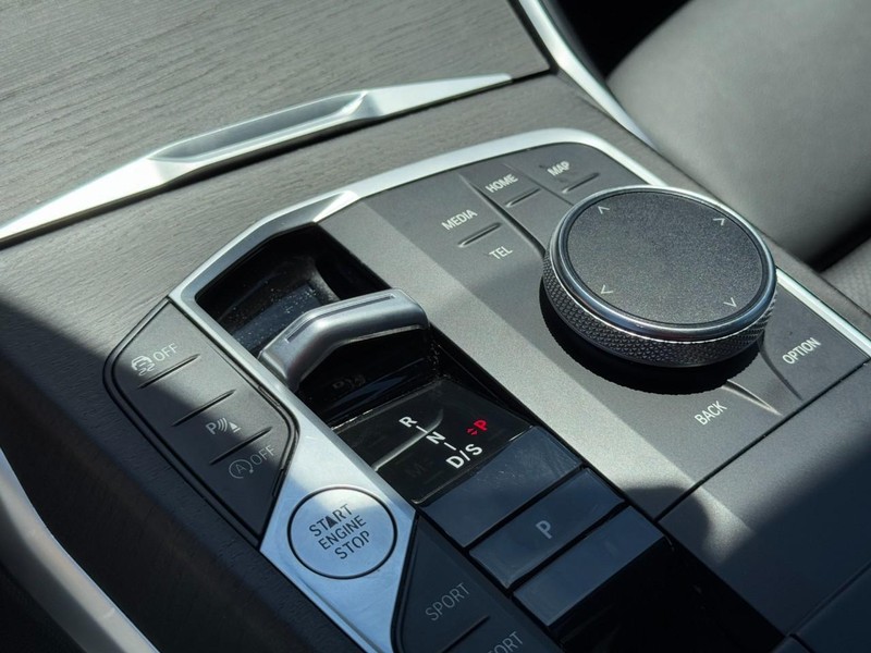 BMW 3 Series Vehicle Image 21