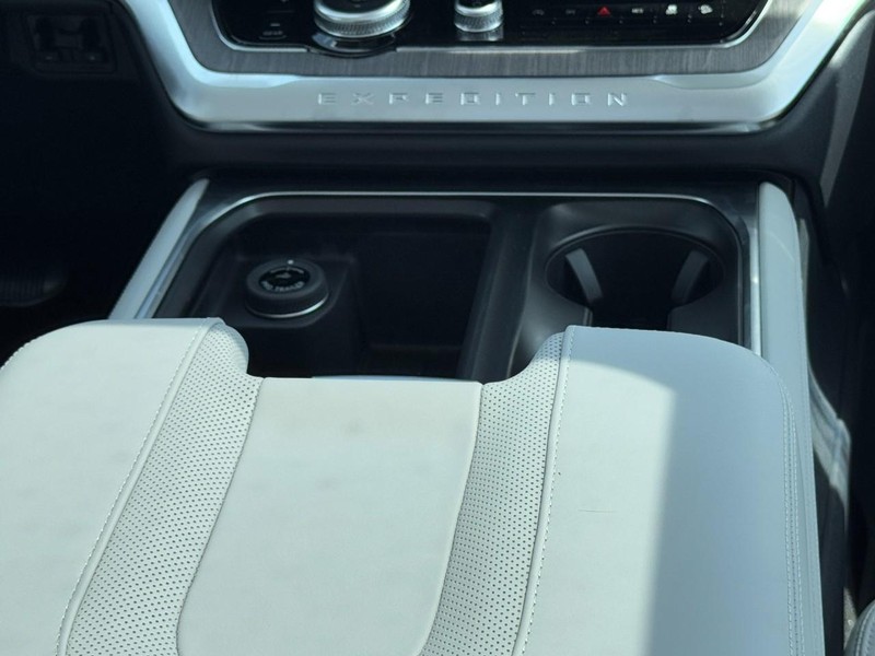 Ford Expedition Max Vehicle Image 10