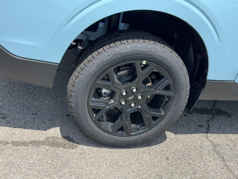 Ford Maverick Vehicle Image 04
