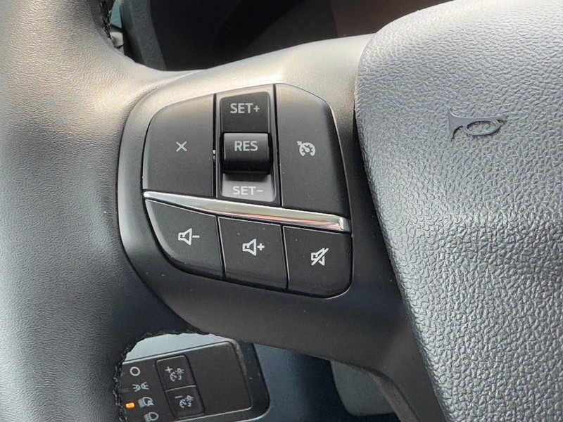 Ford Maverick Vehicle Image 10