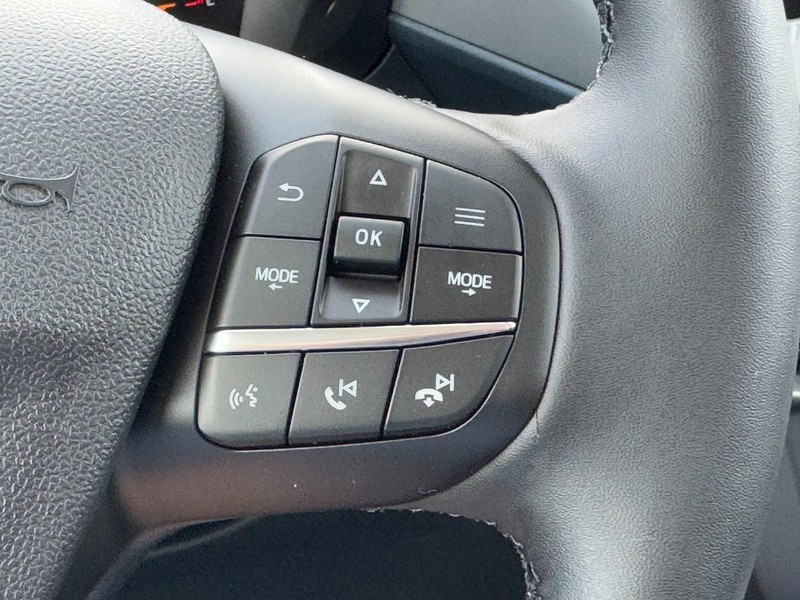 Ford Maverick Vehicle Image 11