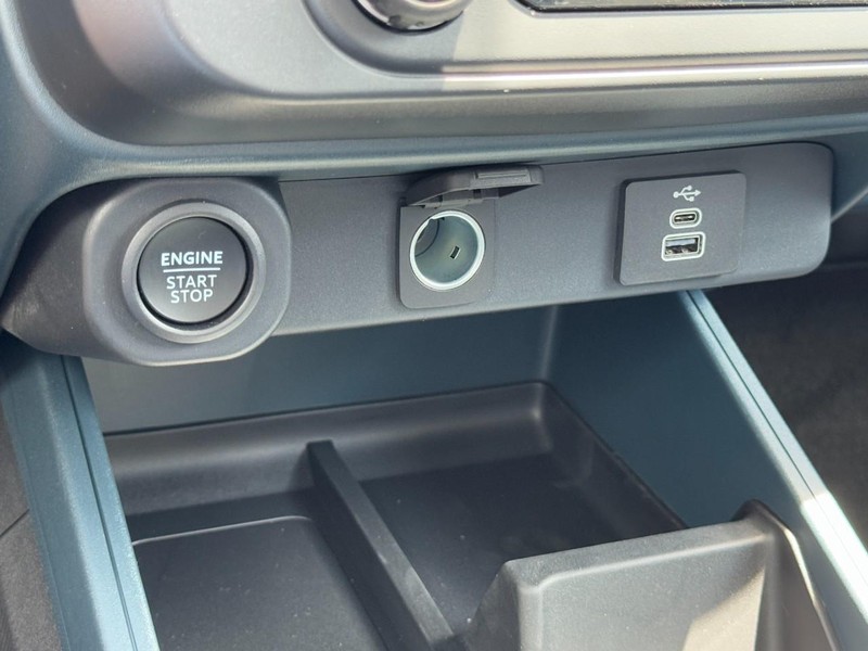 Ford Maverick Vehicle Image 12