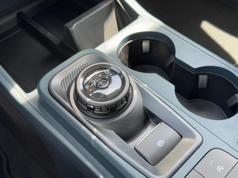 Ford Maverick Vehicle Image 13