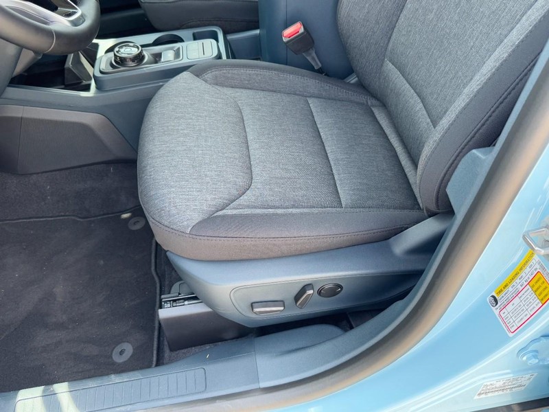 Ford Maverick Vehicle Image 16