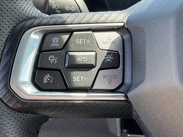 Ford Mustang Vehicle Full-screen Gallery Image 12