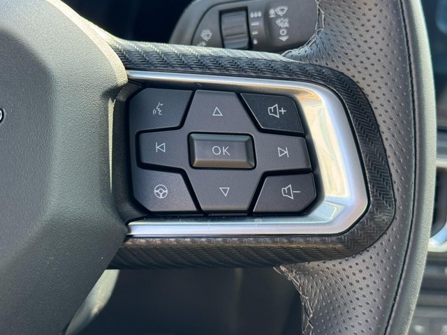 Ford Mustang Vehicle Full-screen Gallery Image 13