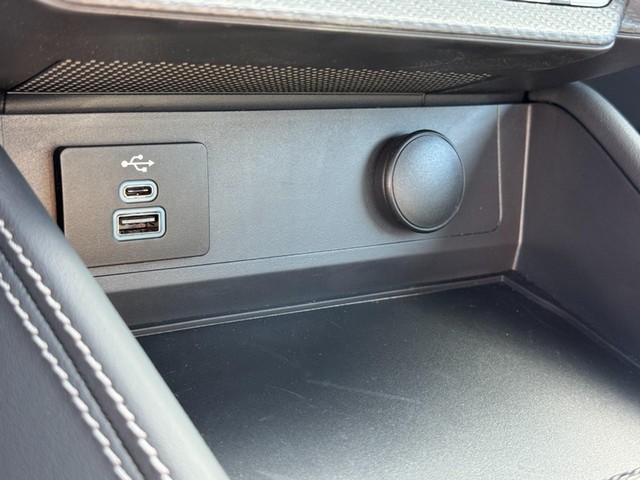Ford Mustang Vehicle Full-screen Gallery Image 15